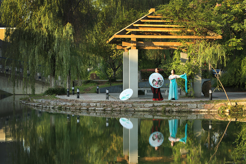 91论坛
孙贝贝、倪书阳、葛益军;张培风